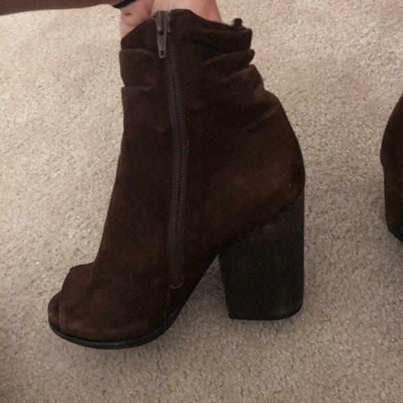 Brown suede booties size 8, Urban Outfitters - Picture 3 of 4